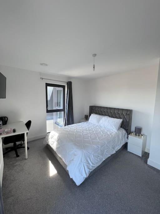 Canterbury Penthouse: Huge 2 Bed Ensuite + Balcony 외부 사진